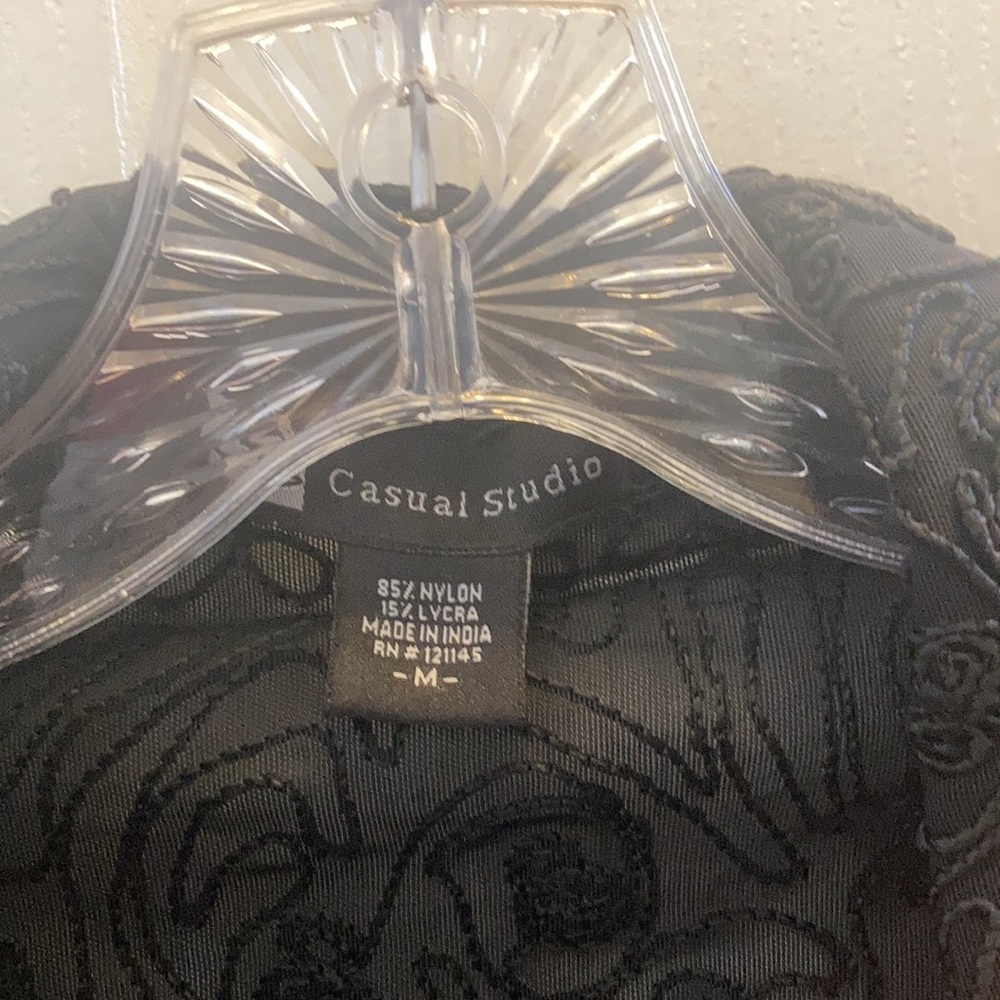 FINAL MARKDOWN Ladies’ Casual Studio Zip-front Jacket (M) - Picture 3 of 4